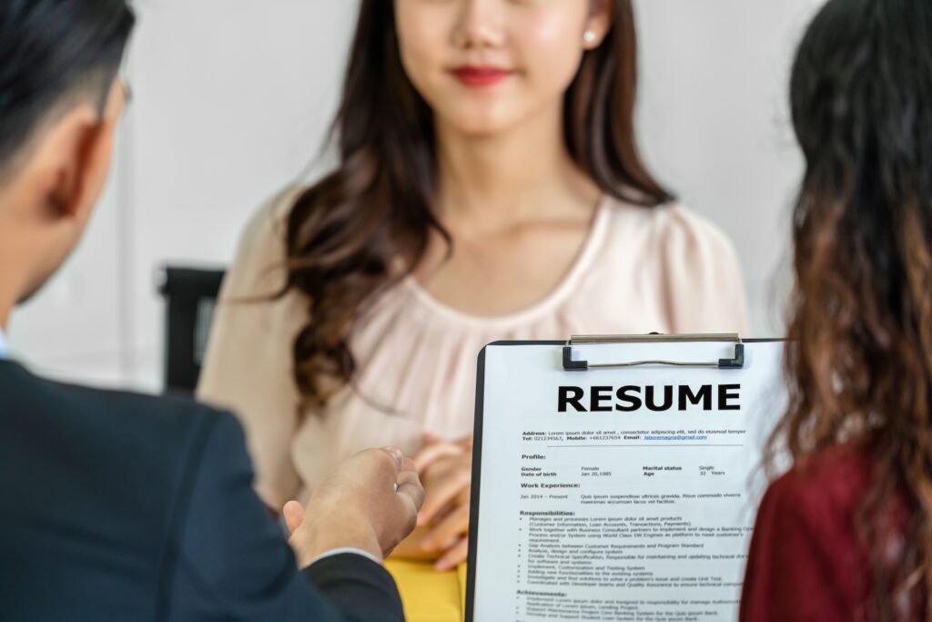 closeup resume in two manager hand holding when di 2024 10 19 22 54 53 utc [공지] 대표 멘토가 직접 말아주는 취업 전략 - 이력서 컨설팅